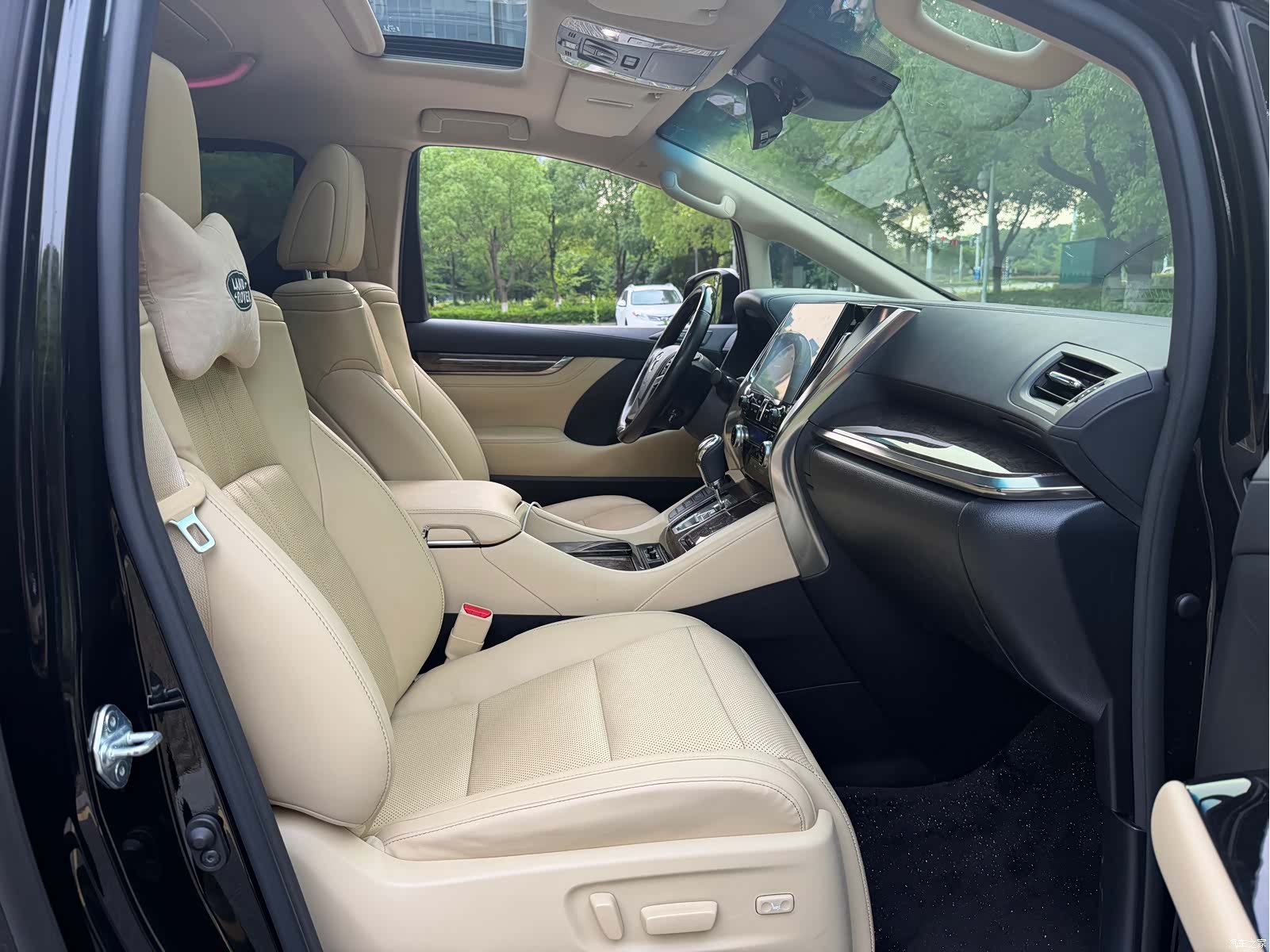 Toyota Alphard, 2021 15