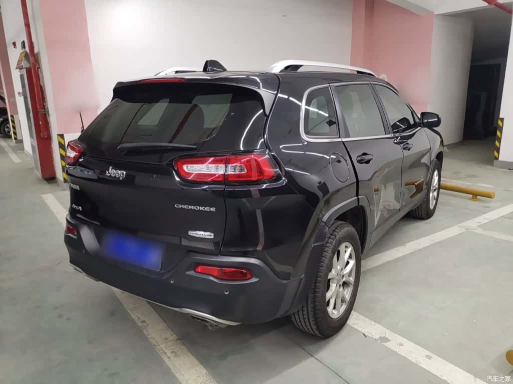 Jeep Cherokee, 2017 23