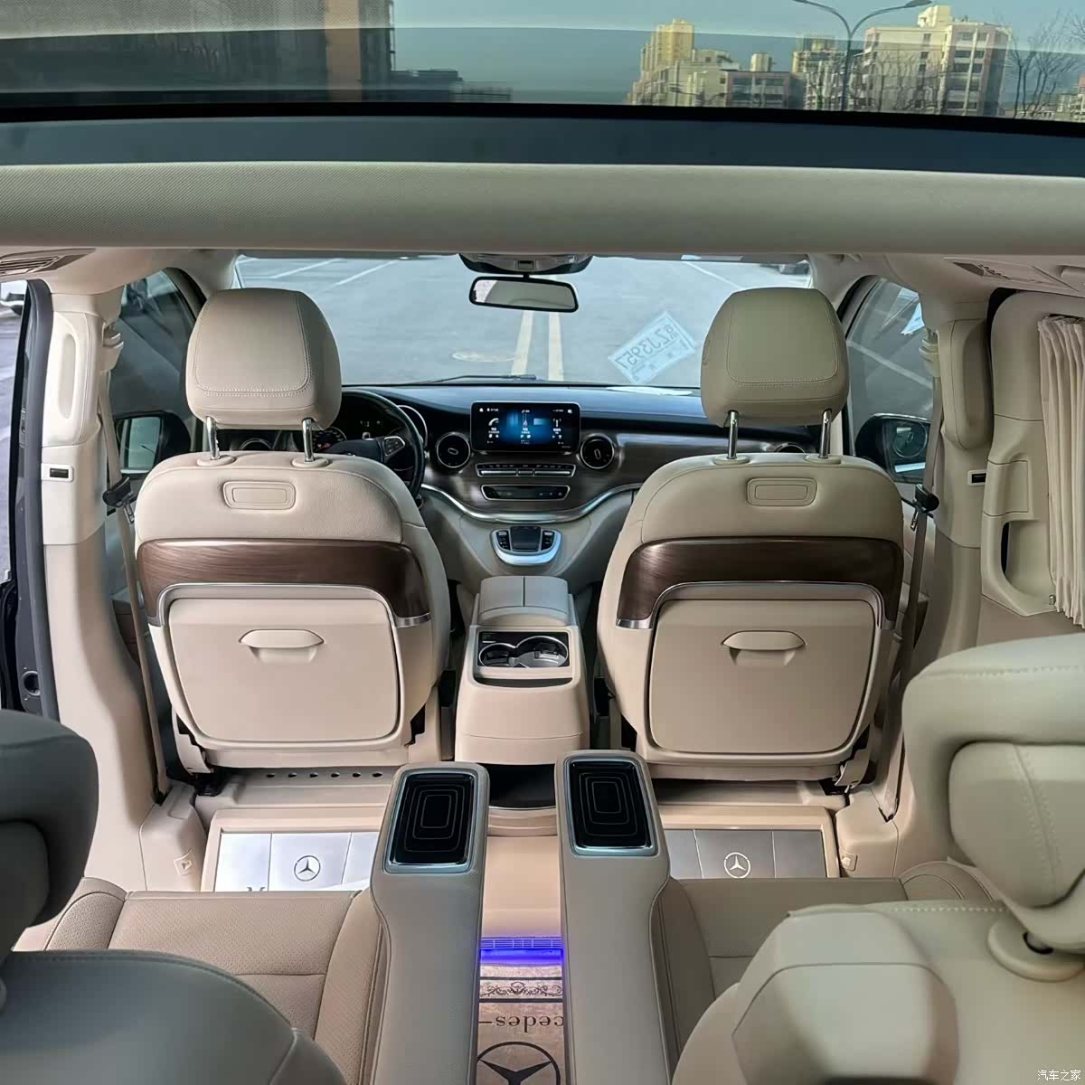Mercedes-Benz V-Class, 2023 7