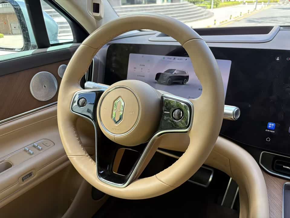 AITO Ask the world M9