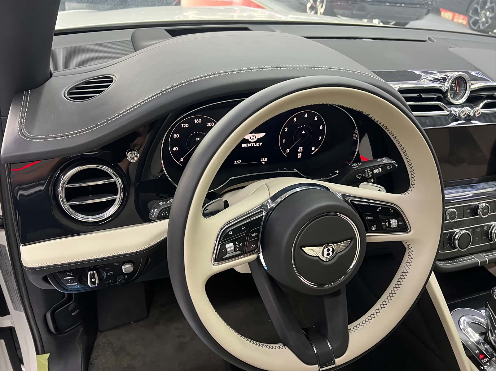Bentley Bentayga, 2024 8