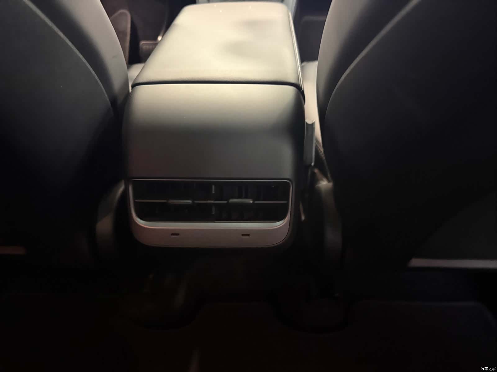 Tesla Model Y, 2024 15