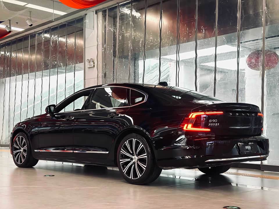 Volvo S90