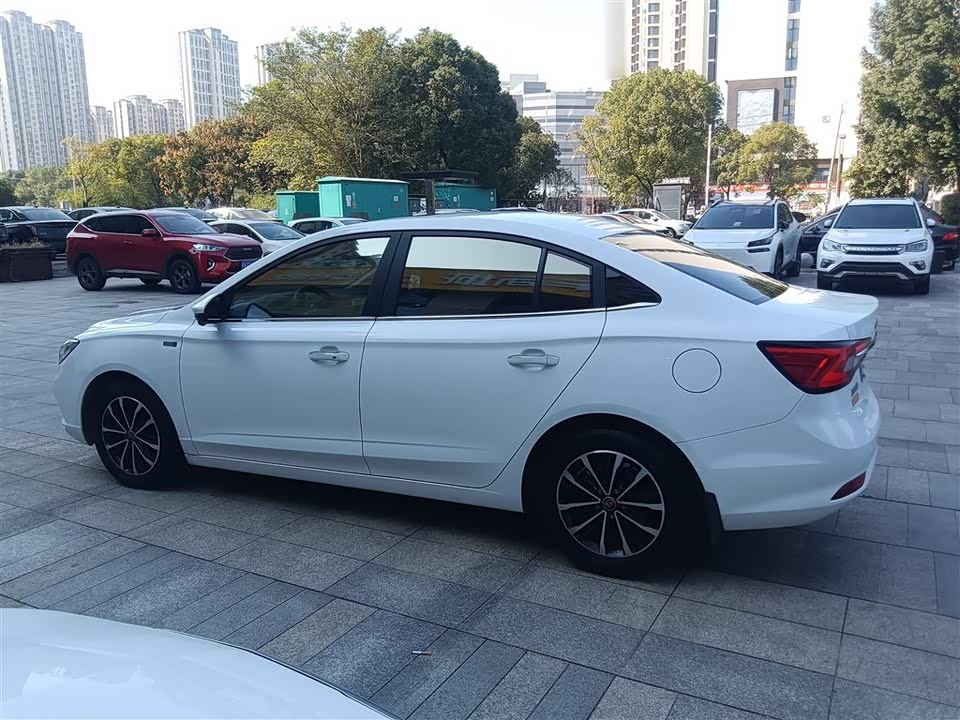 Roewe i5