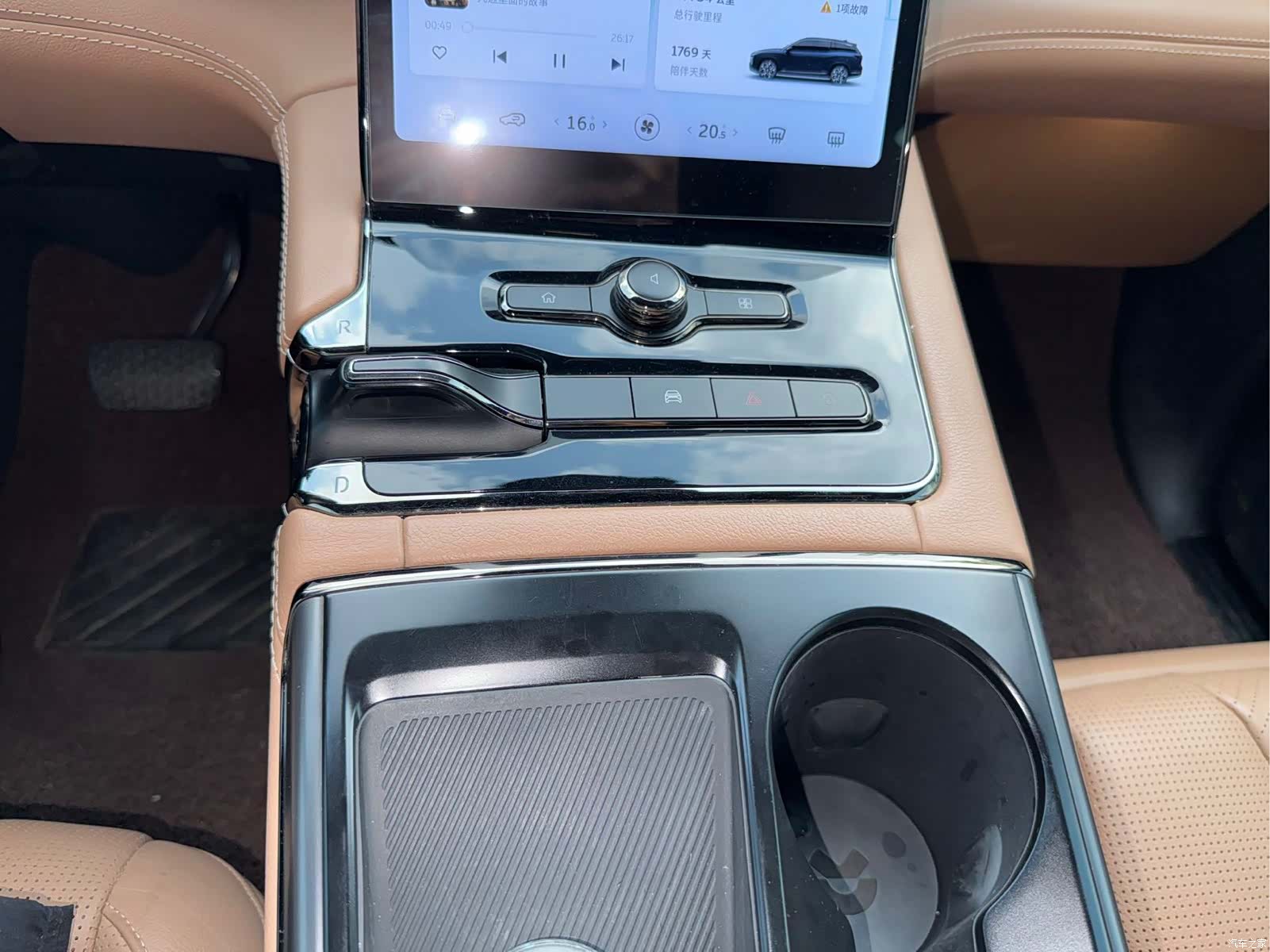 NIO ES8, 2021 7