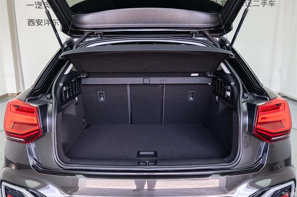 Audi Q2L, 2025 9