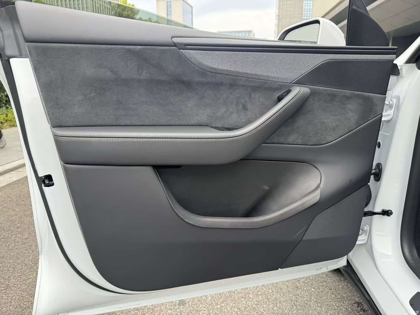 Tesla Model Y, 2025 13