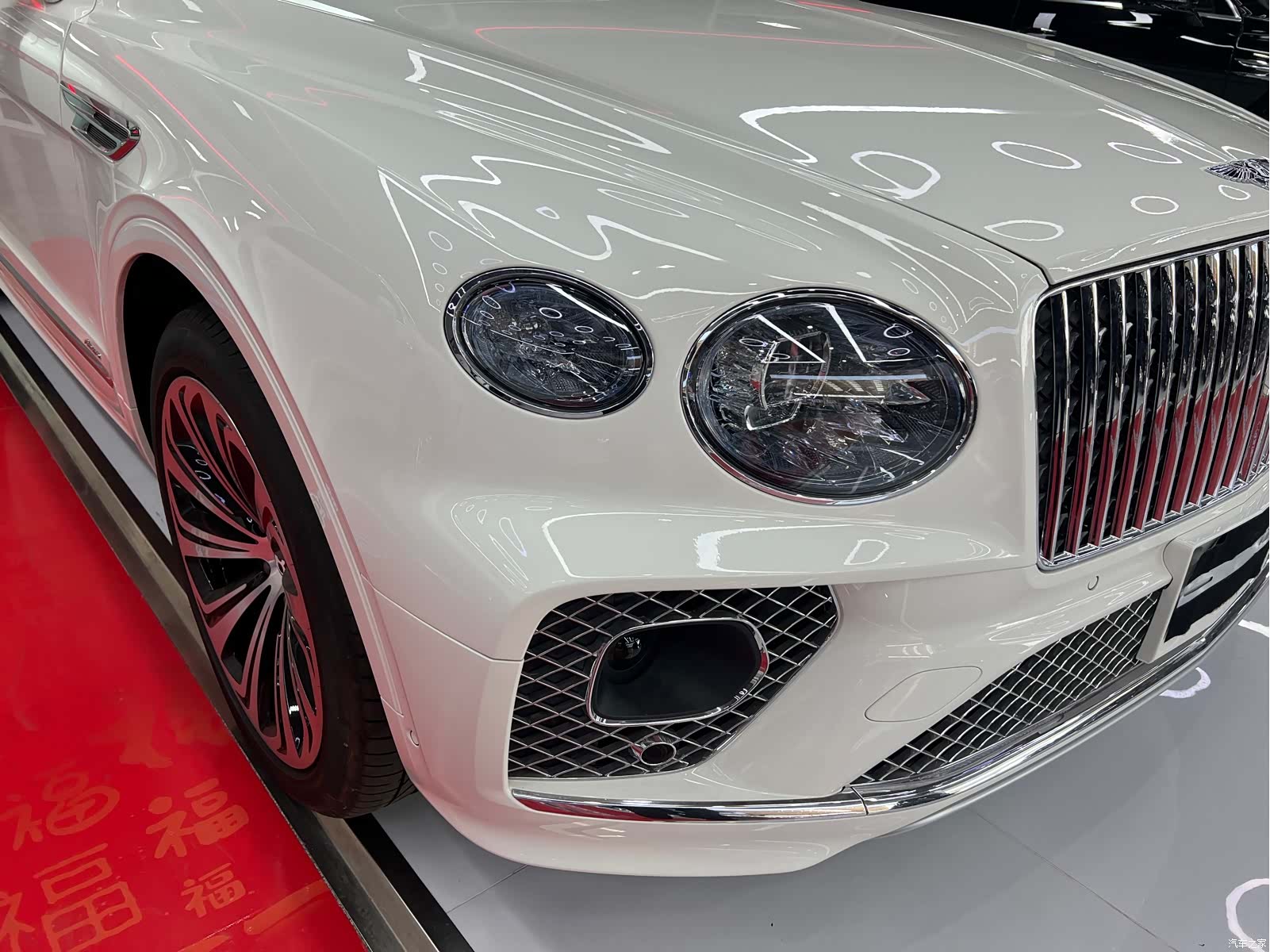 Bentley Bentayga, 2024 все фото
