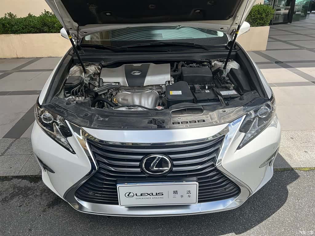 Lexus ES, 2016 4