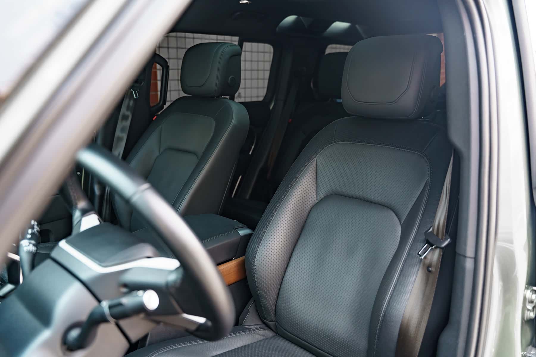 Land Rover Defender, 2023 12