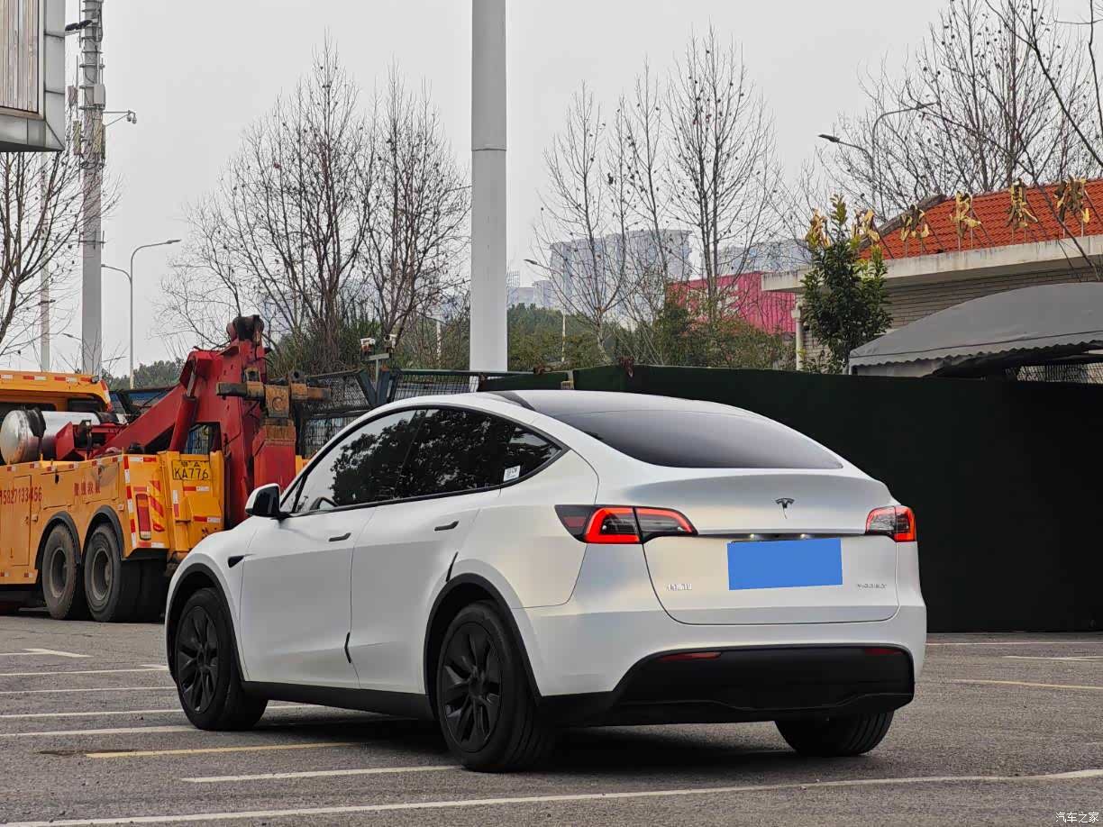 Tesla Model Y, 2023 9