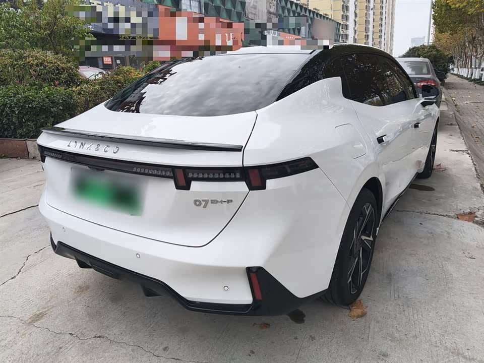 Lynk & Co 07 EM-P