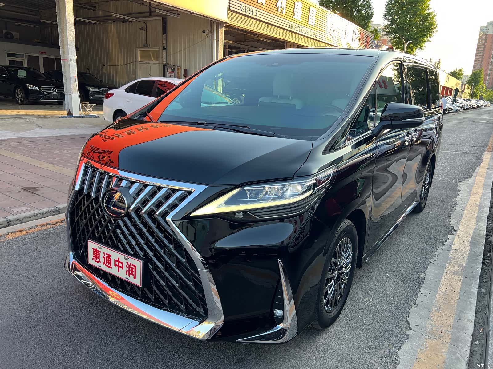 Lexus LM, 2021 1