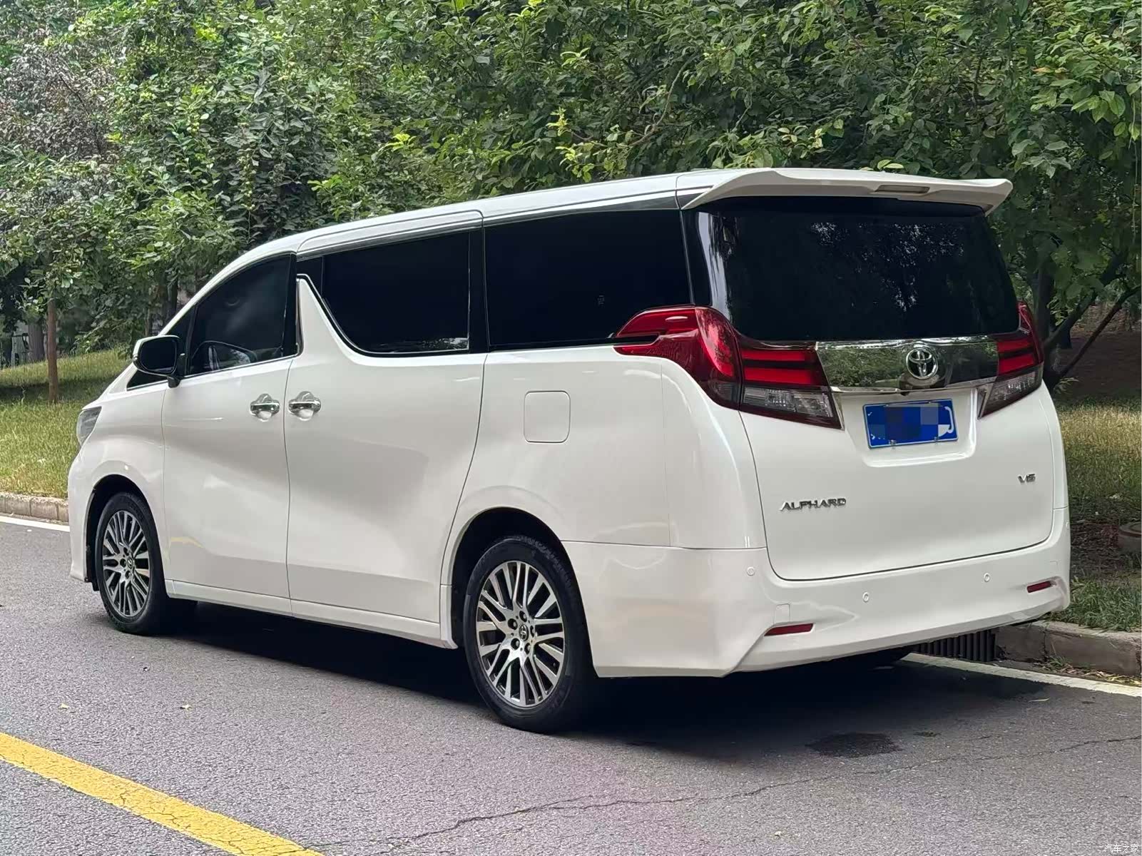 Toyota Alphard, 2015 4