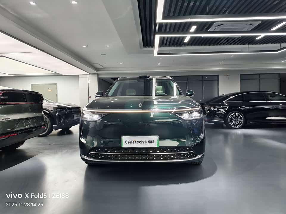 AITO Ask the world M8