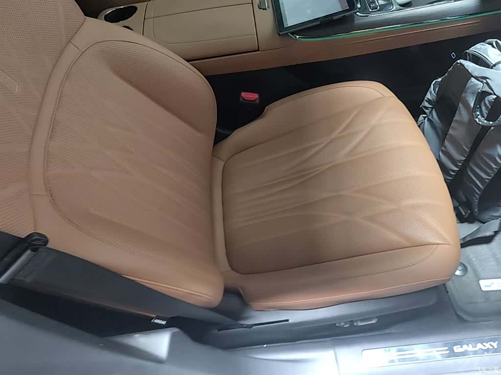 Geely 8, 2025 25