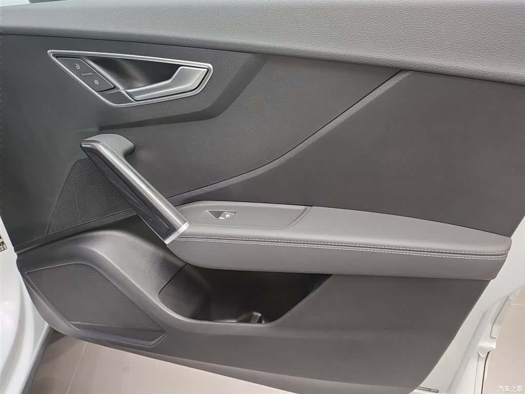 Audi Q2L, 2024 23