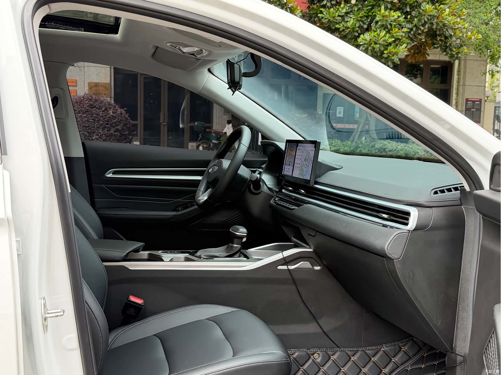 Geely Emgrand, 2025 10