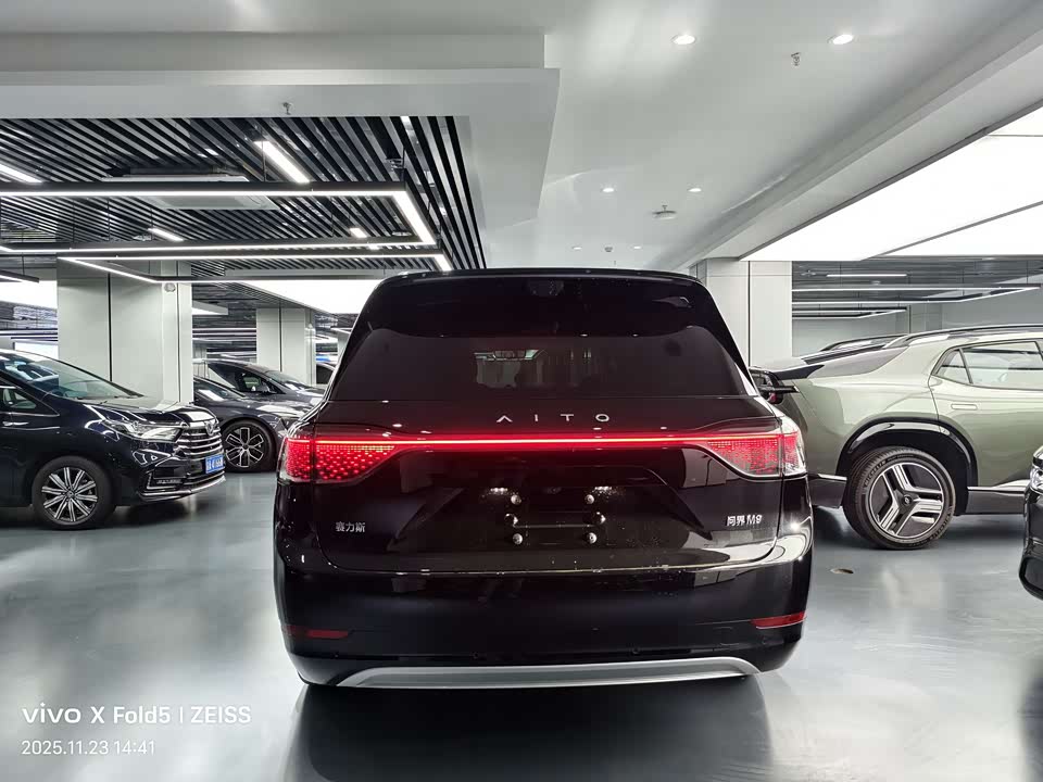 AITO Ask the world M9