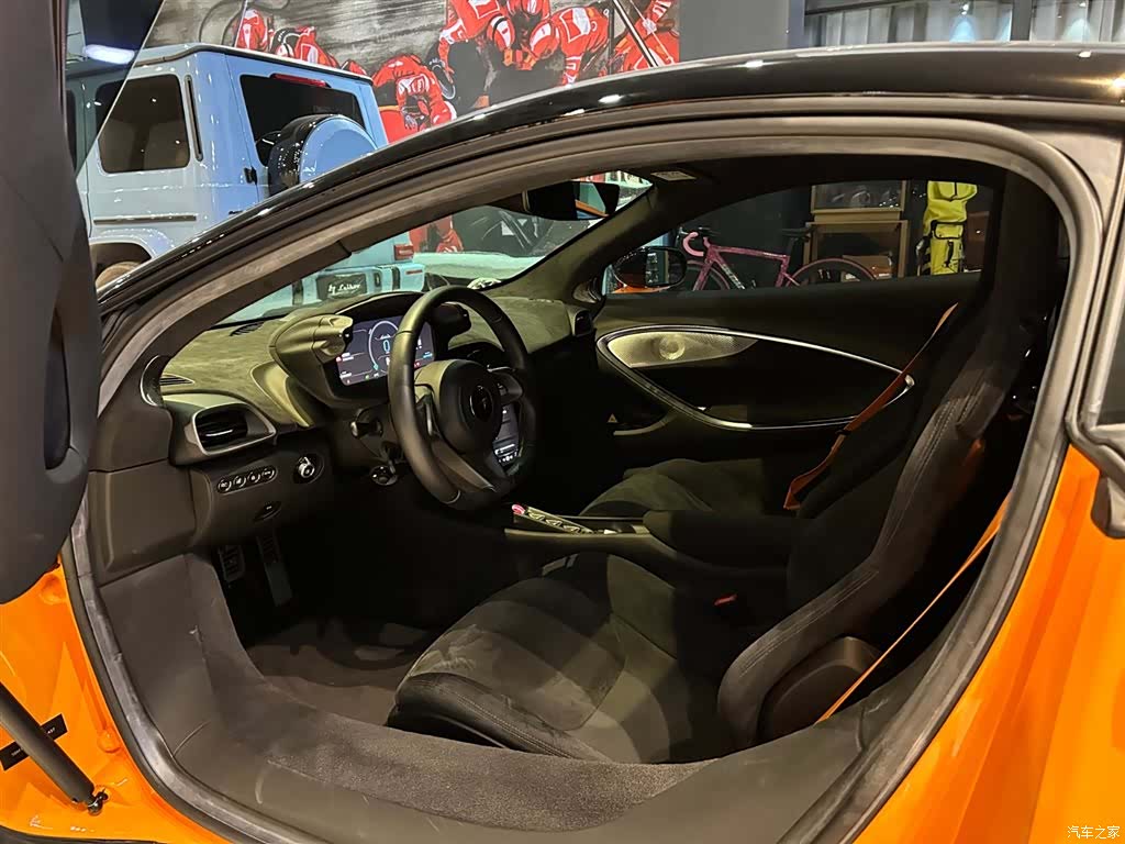 McLaren Artura, 2025 все фото