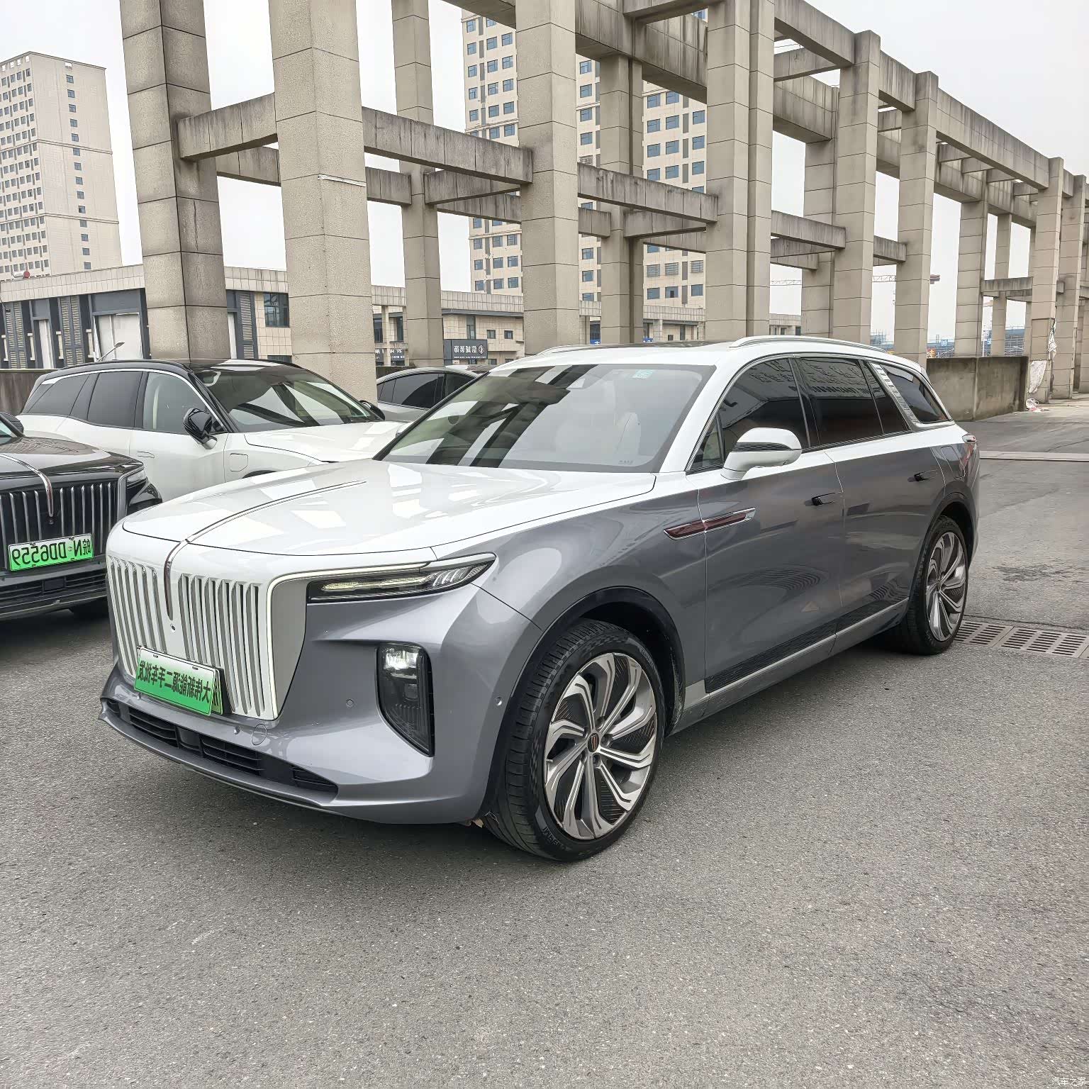 Hongqi E-HS9, 2022 1