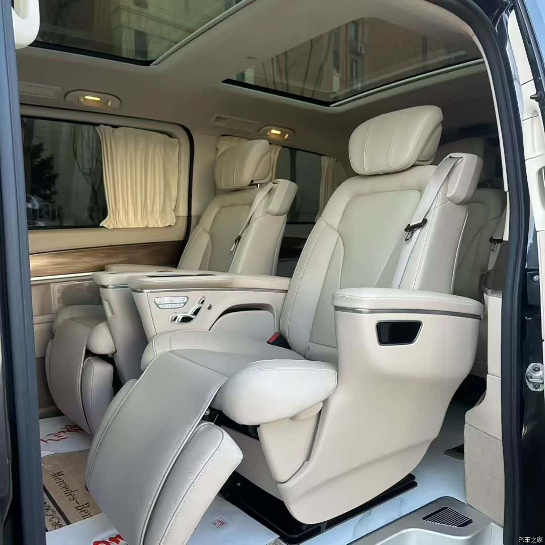 Mercedes-Benz V-Class, 2023 4