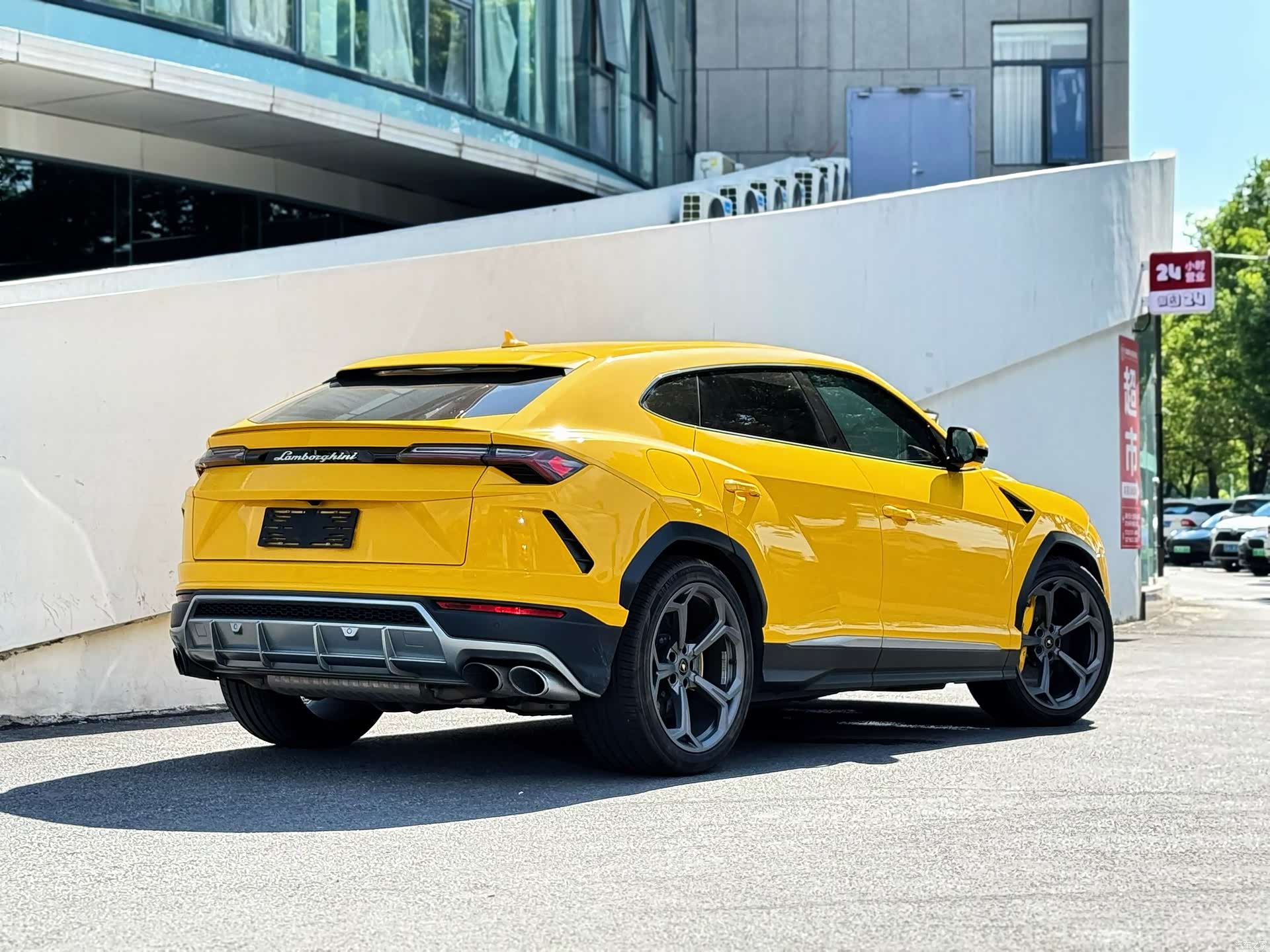 Lamborghini Urus, 2023 11