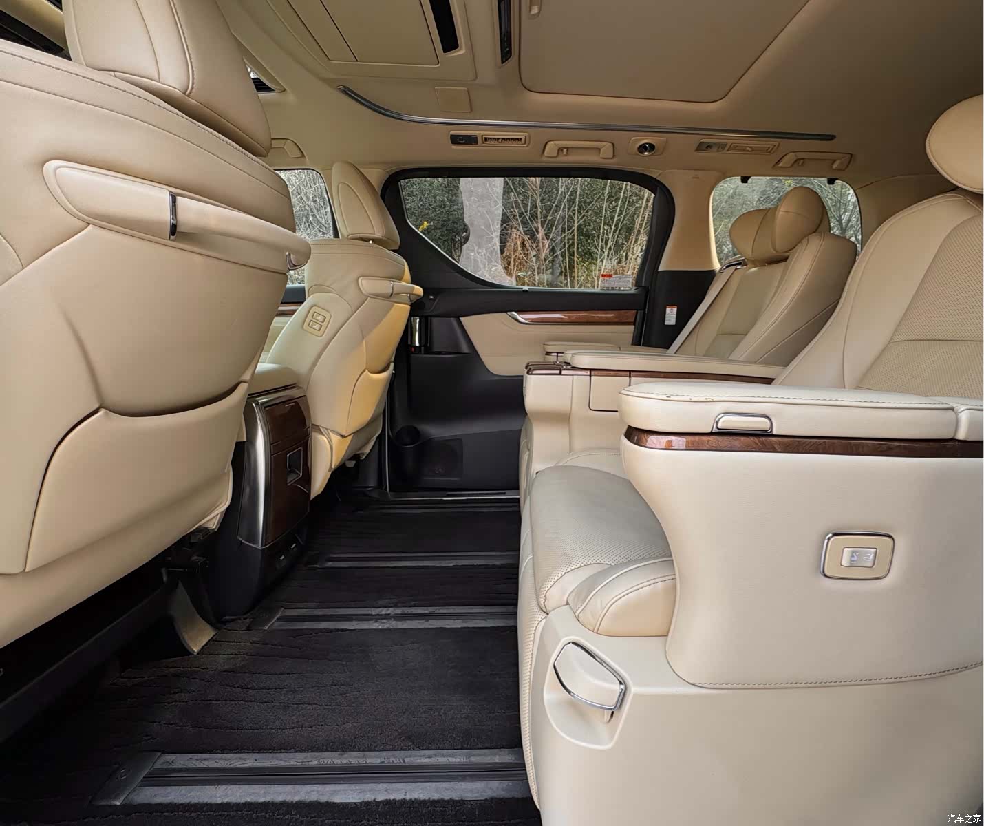 Toyota Alphard, 2017 10