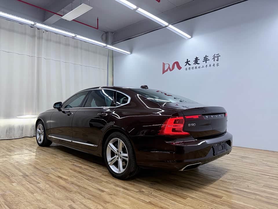 Volvo S90