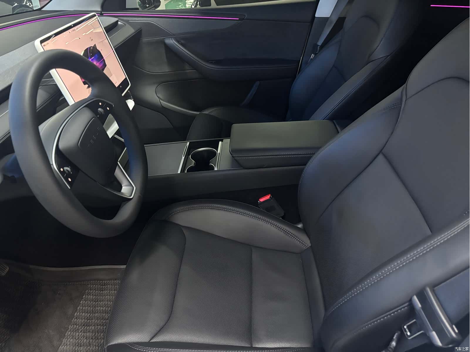 Tesla Model Y, 2025 4