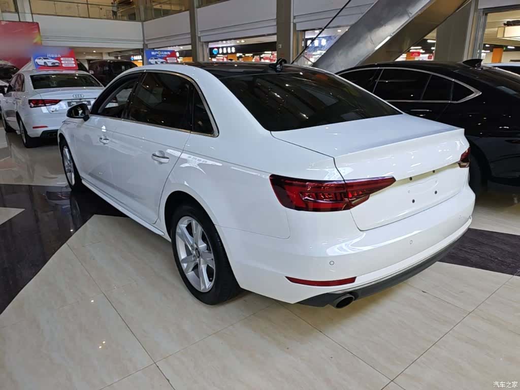 Audi A4L, 2018 все фото