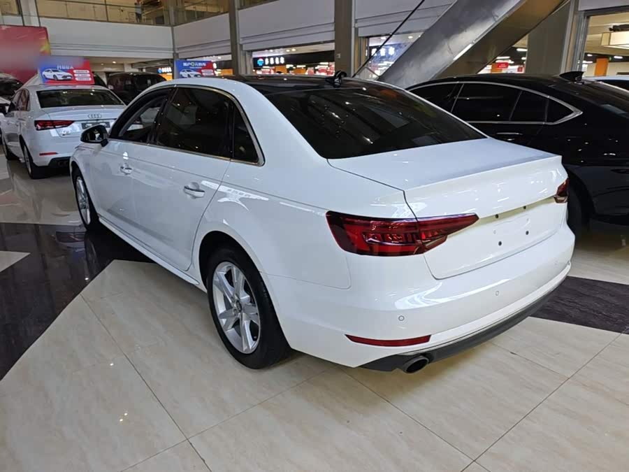 Audi A4L 2018, фото 5