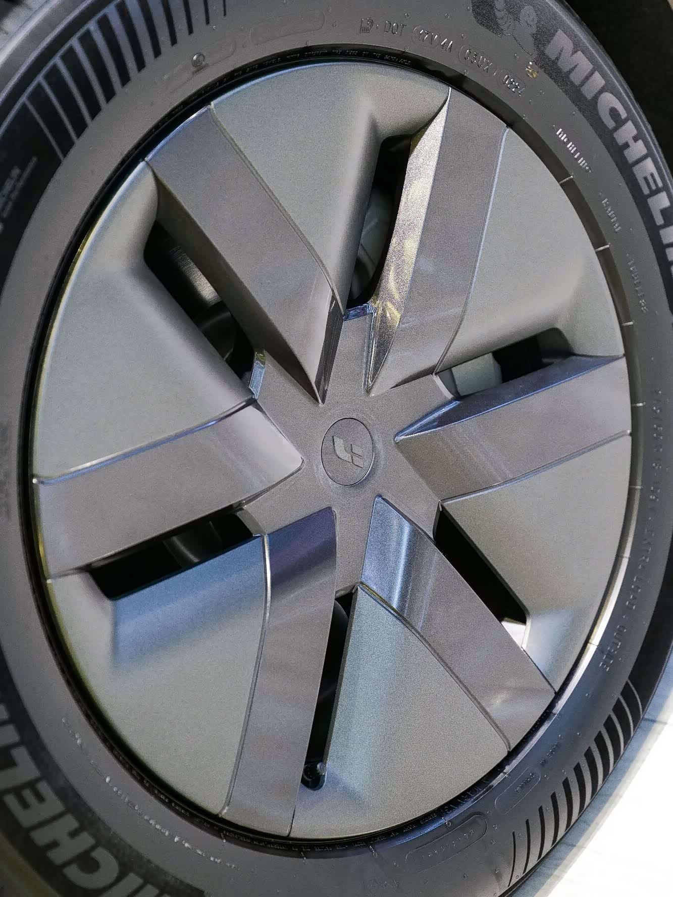Li Auto MEGA, 2024 8
