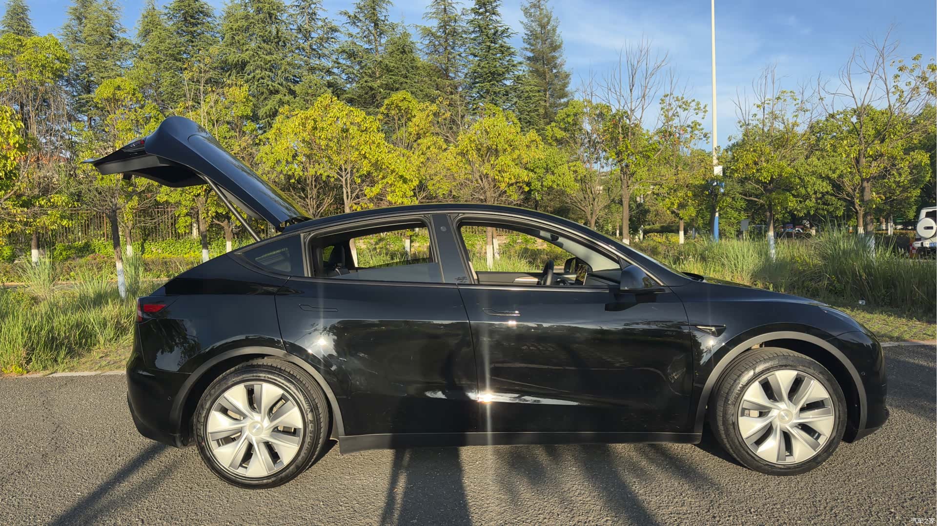 Tesla Model Y, 2023 15