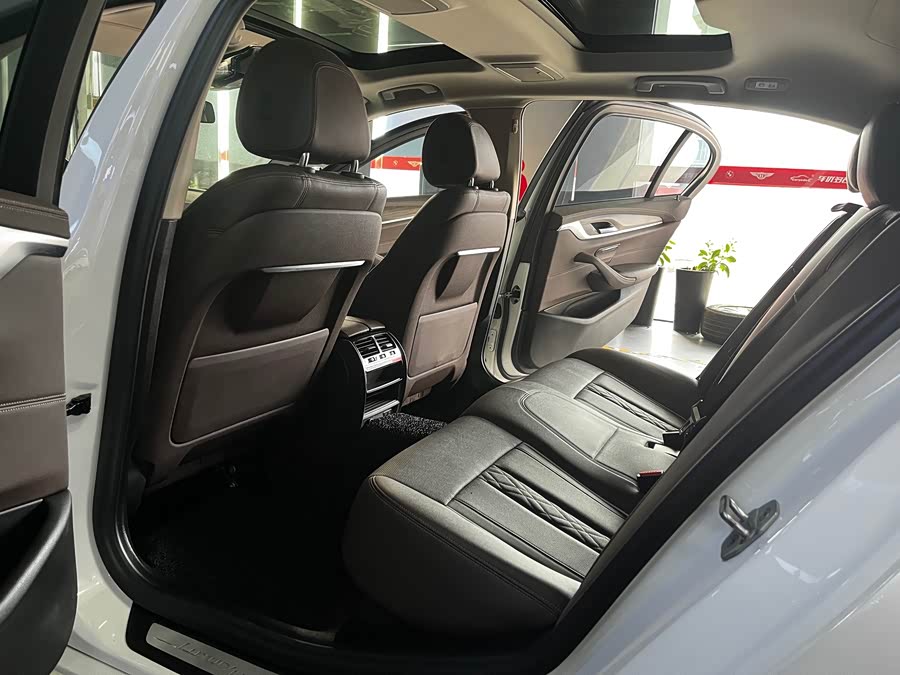 BMW 5 Series 2021, фото 8