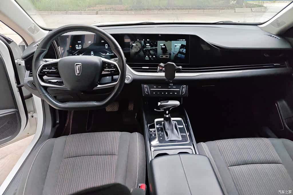 Bestune B70, 2023 12