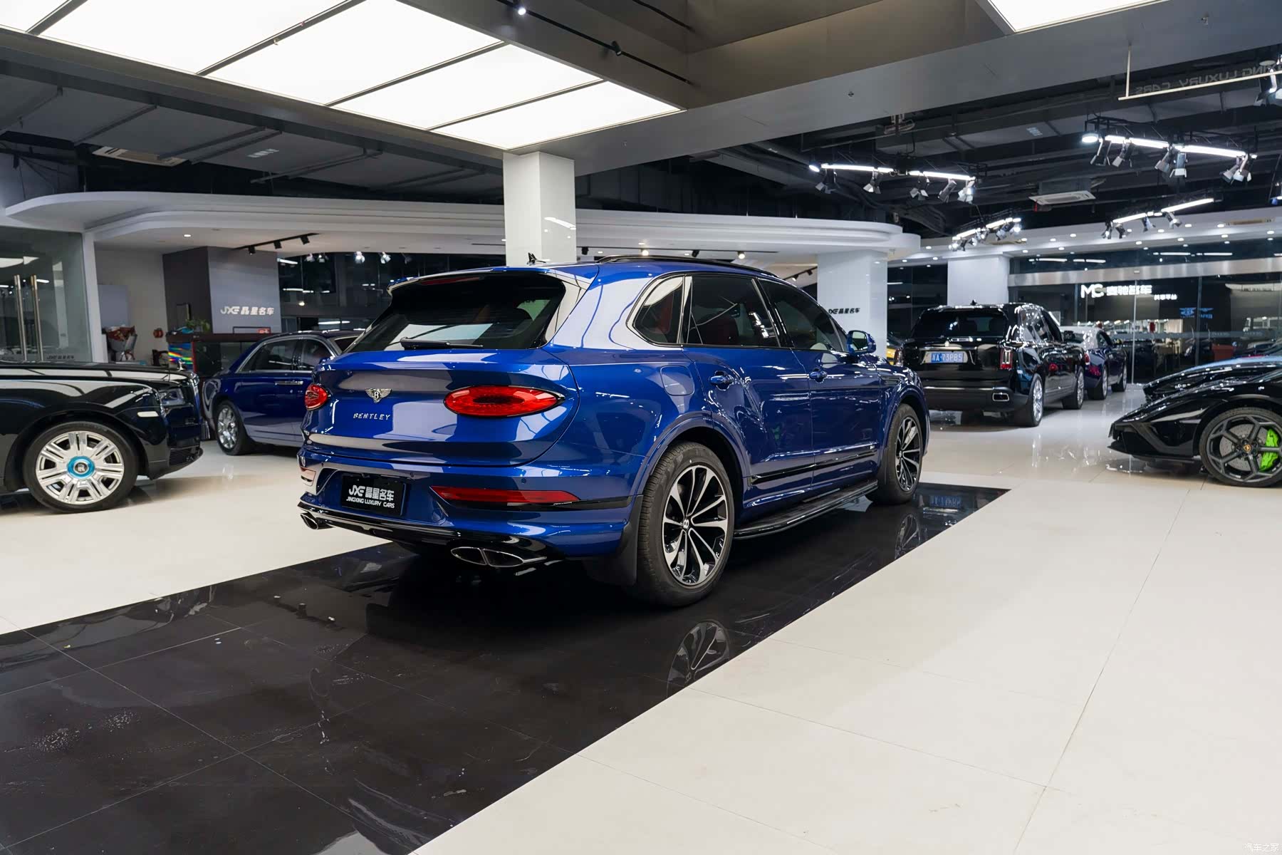 Bentley Bentayga, 2021 13