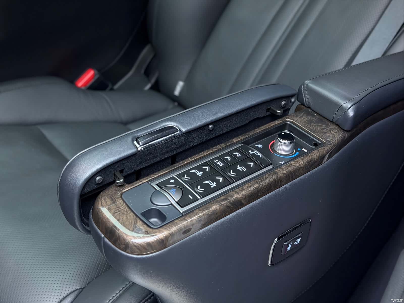 Toyota Vellfire, 2020 6