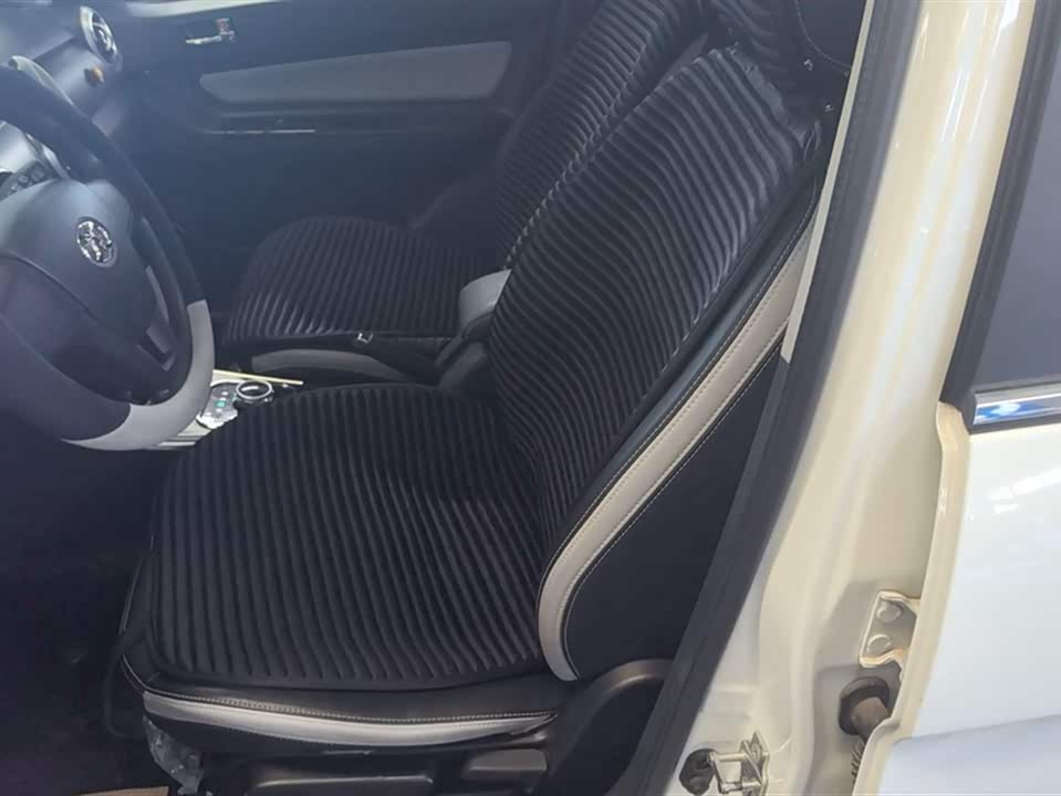 BAIC EC5