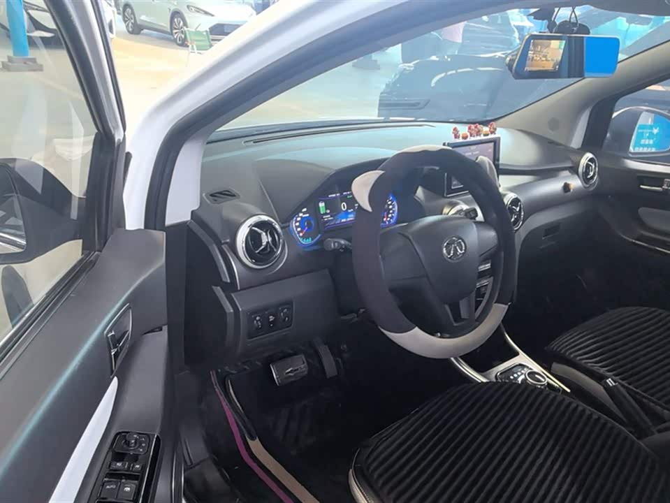 BAIC EC5