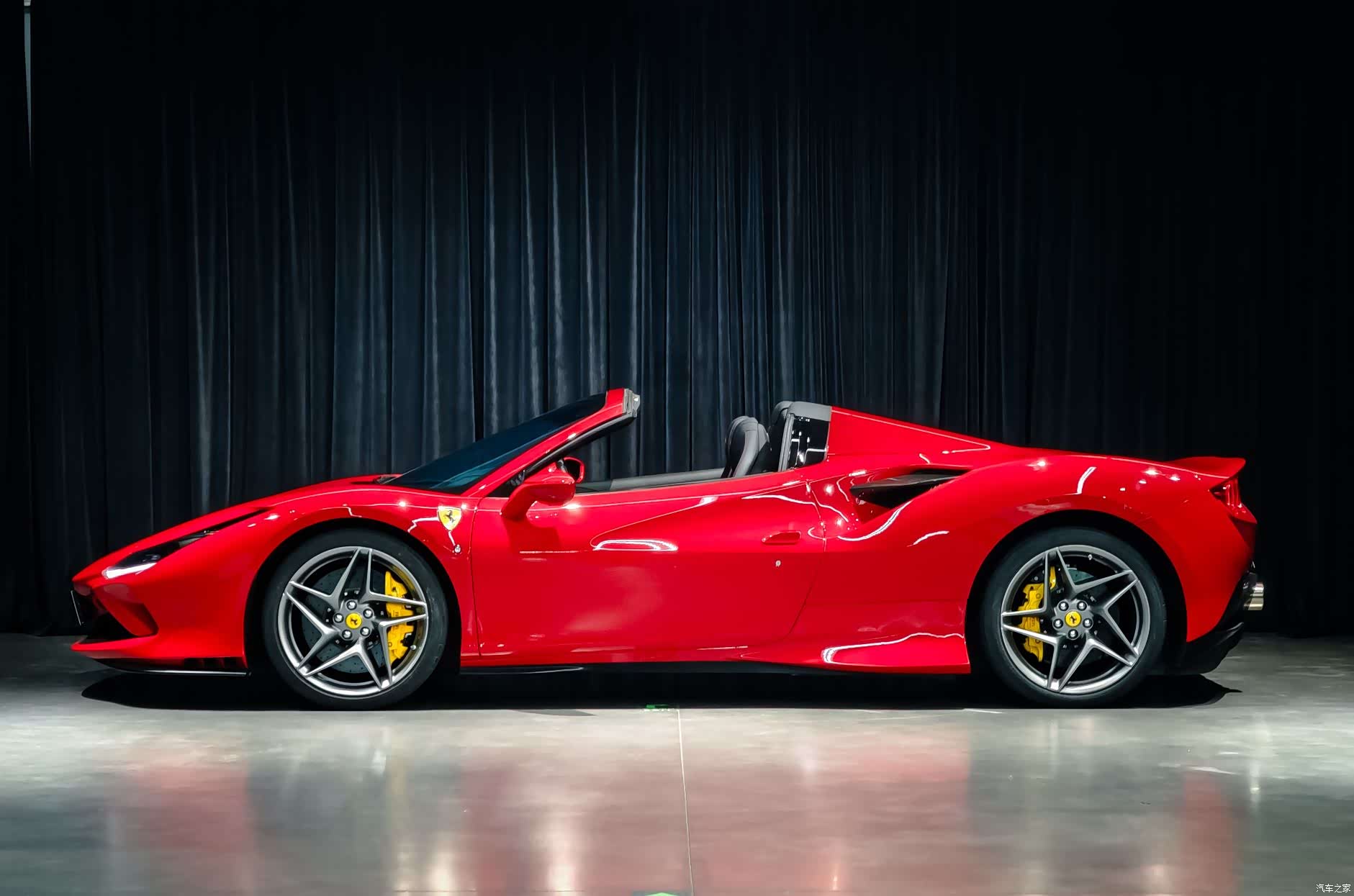 Ferrari F8, 2023 4