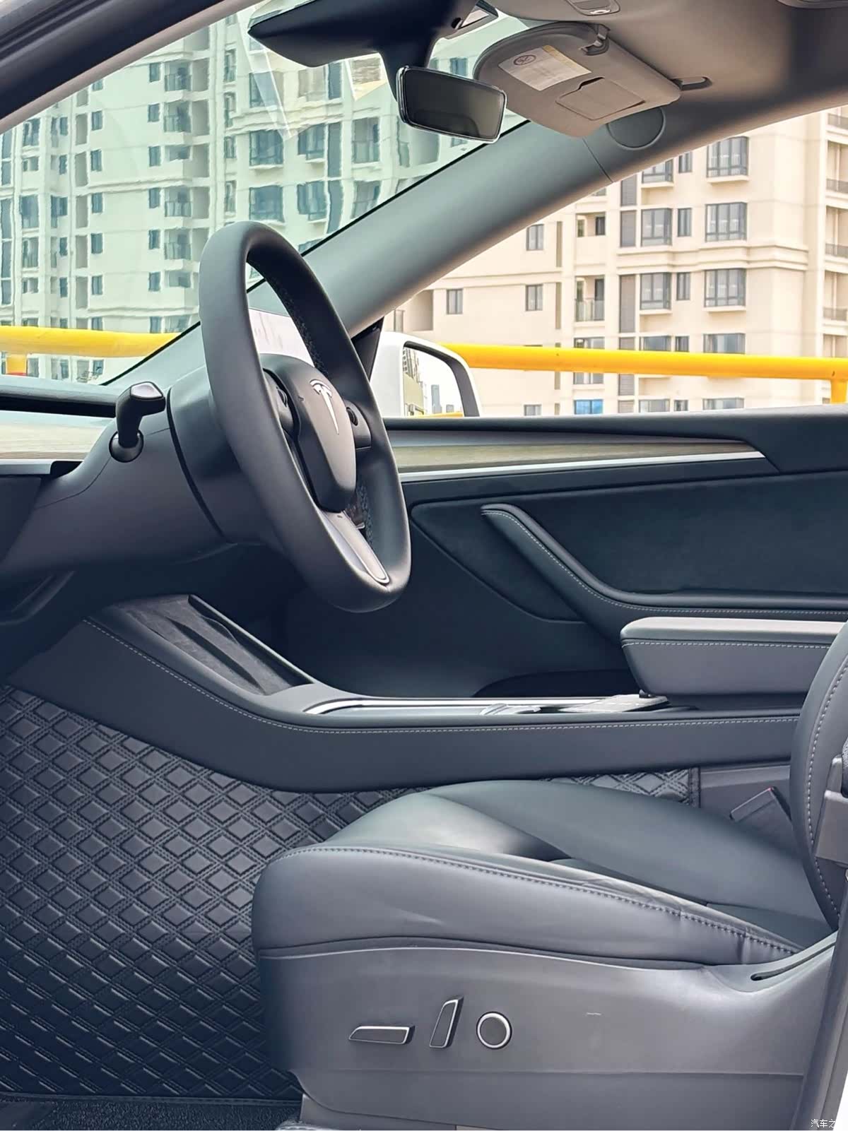 Tesla Model Y, 2023 4