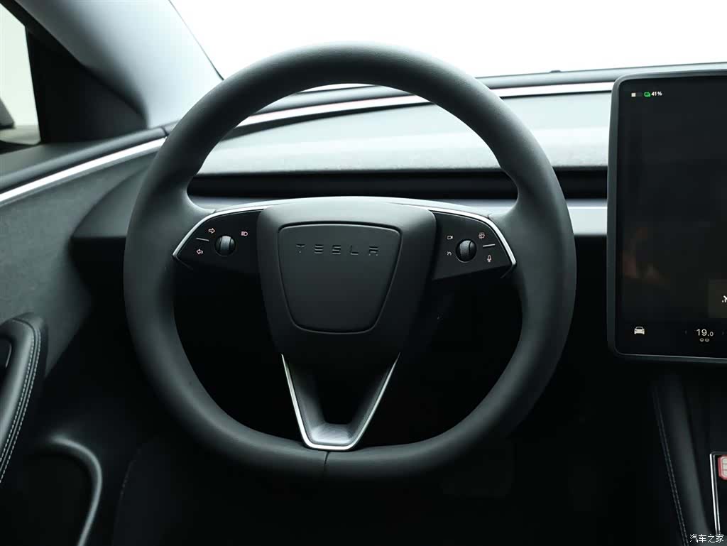 Tesla Model 3, 2024 16