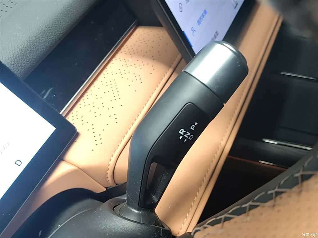 Geely 8, 2025 14