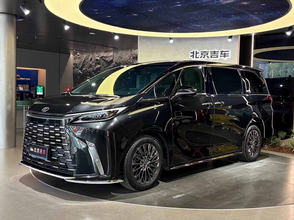 Lexus LM