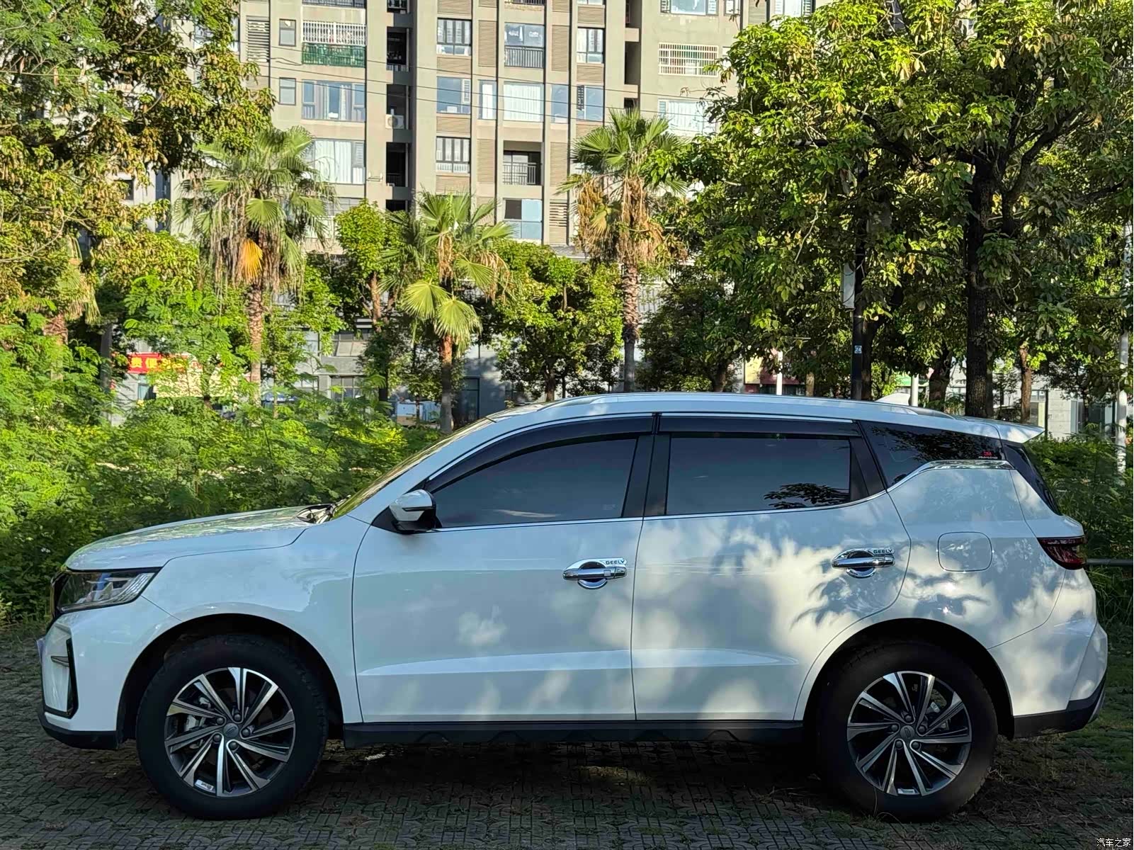 Geely X6, 2023 3