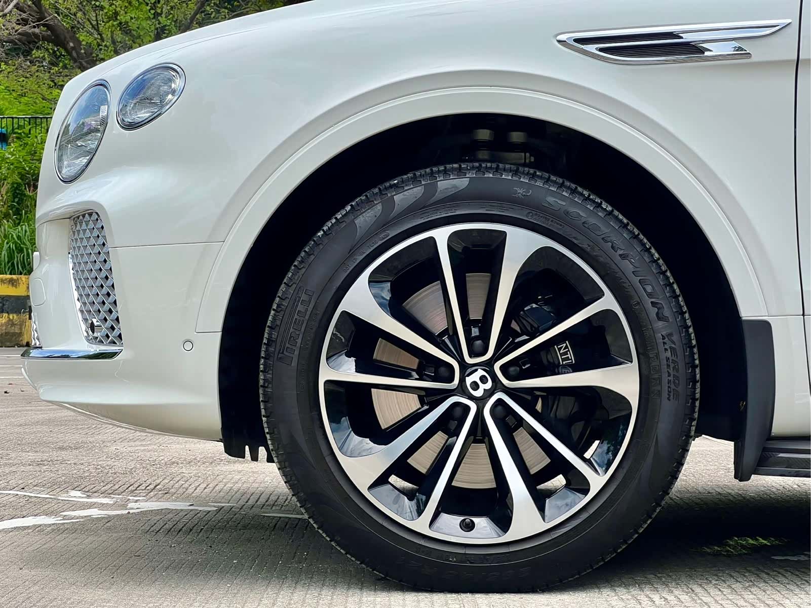 Bentley Bentayga, 2021 25