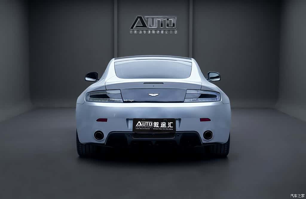 Aston Martin Vantage, 2011 4