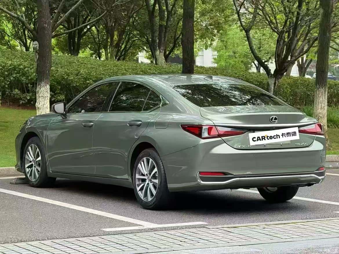 Lexus ES, 2021 все фото