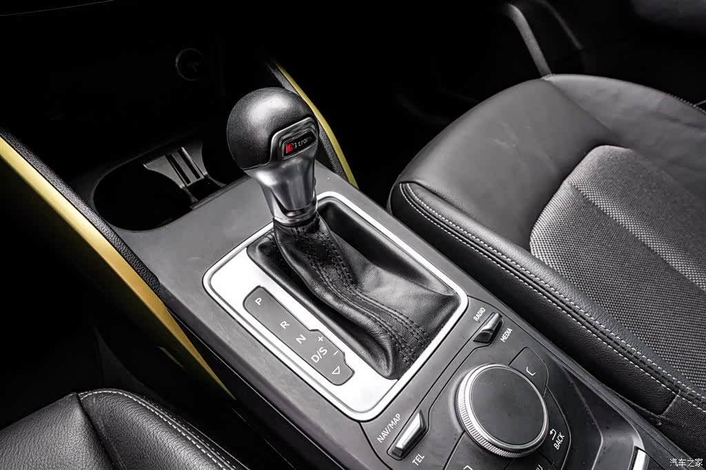 Audi Q2L, 2019 13
